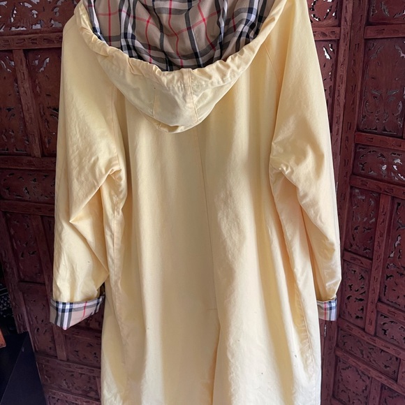 Burberry Vintage Trench Coat - Picture 6 of 10